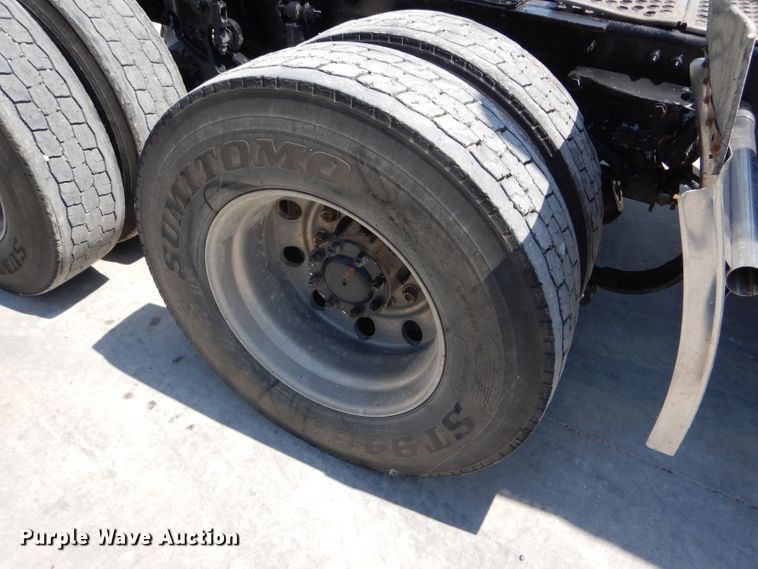 image for item GH9602 2010 Kenworth T800 semi truck