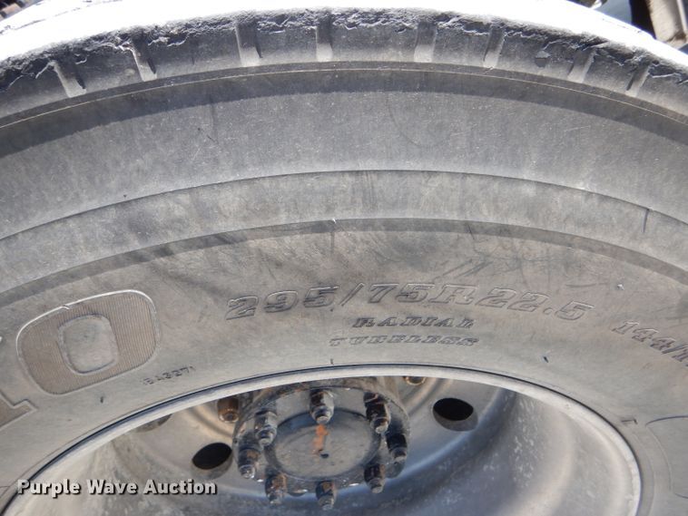 image for item GH9602 2010 Kenworth T800 semi truck