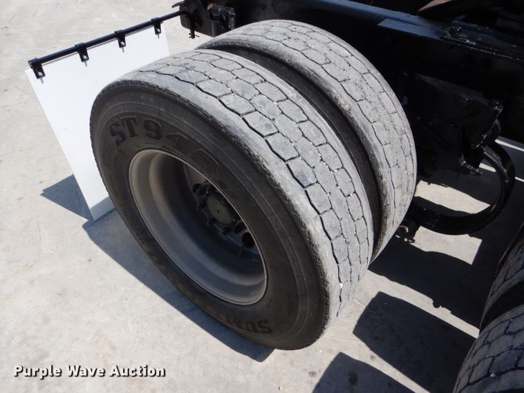 image for item GH9602 2010 Kenworth T800 semi truck