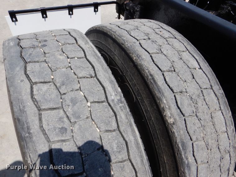 image for item GH9602 2010 Kenworth T800 semi truck