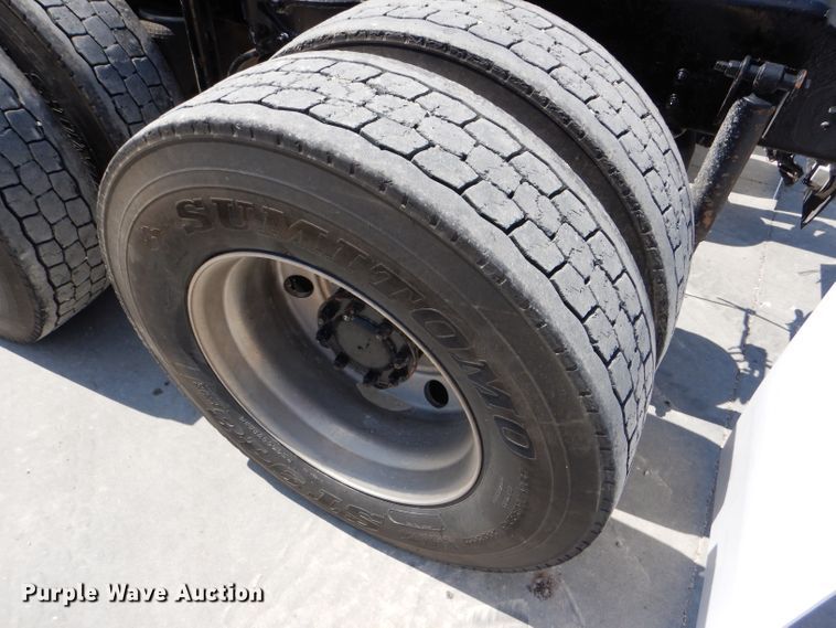 image for item GH9602 2010 Kenworth T800 semi truck