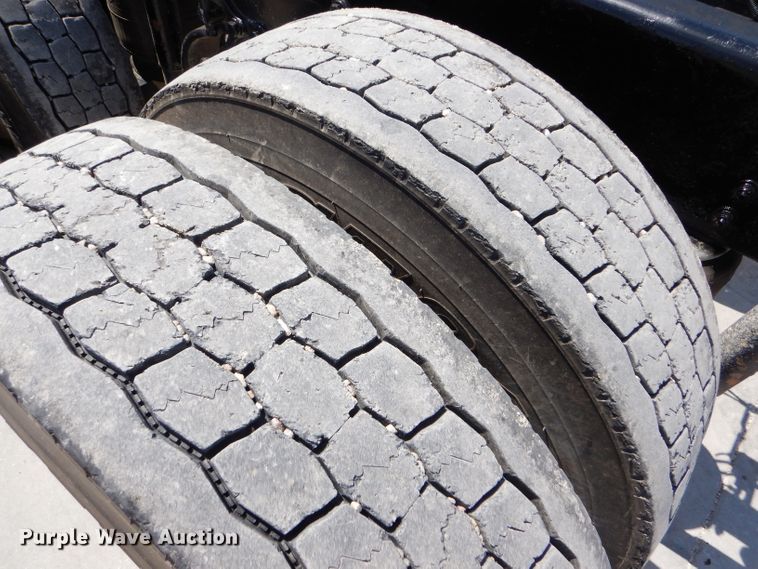 image for item GH9602 2010 Kenworth T800 semi truck