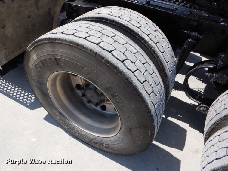 image for item GH9602 2010 Kenworth T800 semi truck