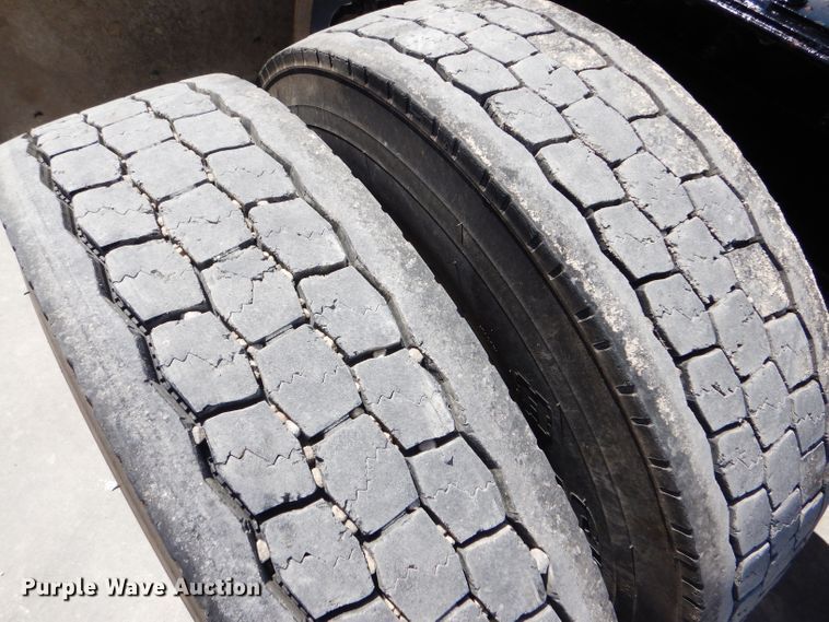 image for item GH9602 2010 Kenworth T800 semi truck