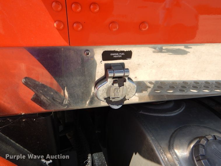 image for item GH9602 2010 Kenworth T800 semi truck