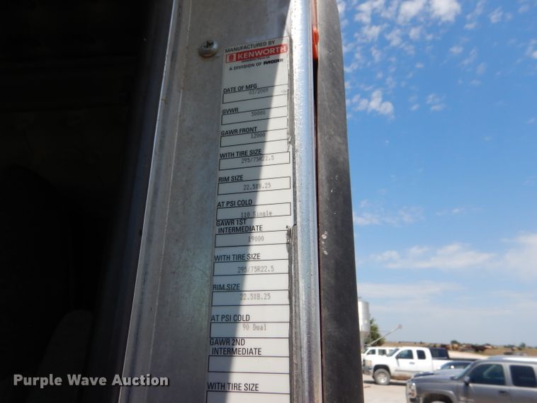 image for item GH9602 2010 Kenworth T800 semi truck