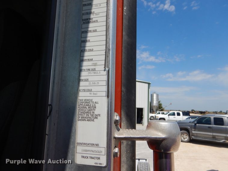 image for item GH9602 2010 Kenworth T800 semi truck