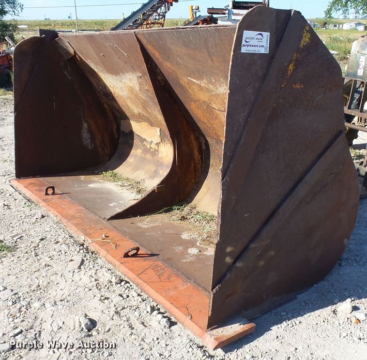 image for item DA3642 130"W loader bucket