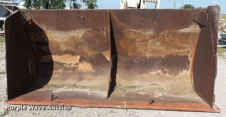 image for item DA3642 130"W loader bucket