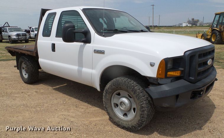 image for item DC5065 2007 Ford F250 Super Duty XL SuperCab flatbed pickup truck