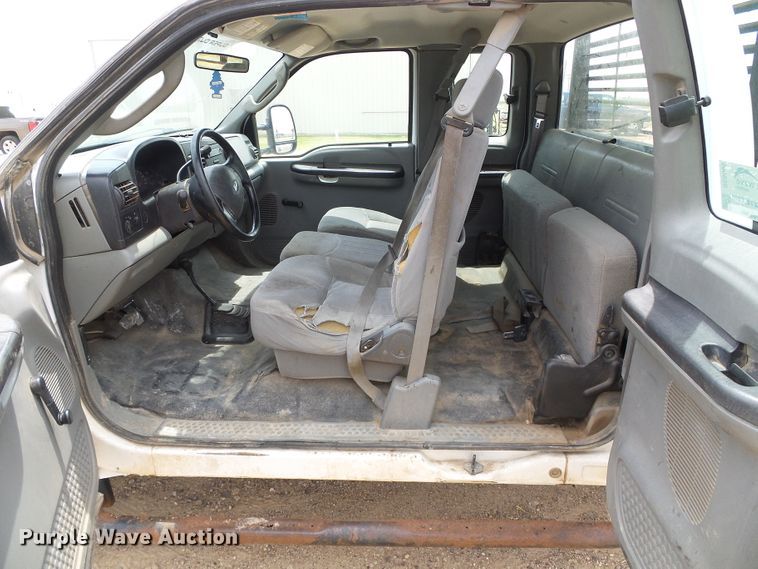 image for item DC5065 2007 Ford F250 Super Duty XL SuperCab flatbed pickup truck