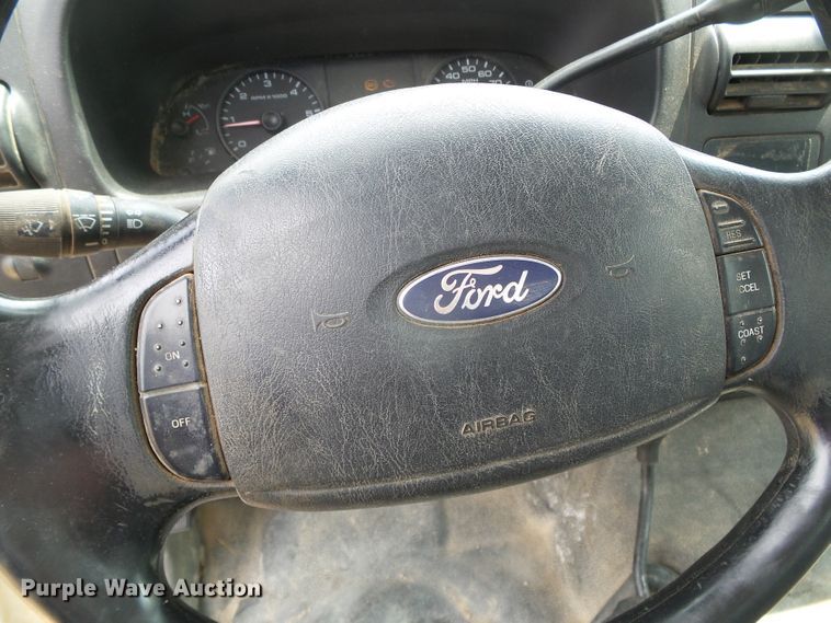 image for item DC5065 2007 Ford F250 Super Duty XL SuperCab flatbed pickup truck