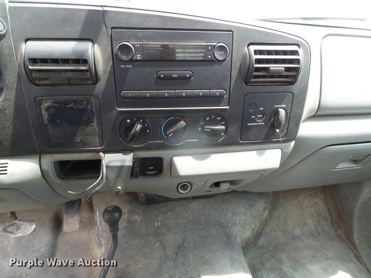 image for item DC5065 2007 Ford F250 Super Duty XL SuperCab flatbed pickup truck