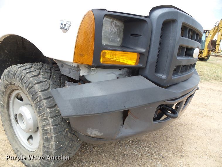 image for item DC5065 2007 Ford F250 Super Duty XL SuperCab flatbed pickup truck