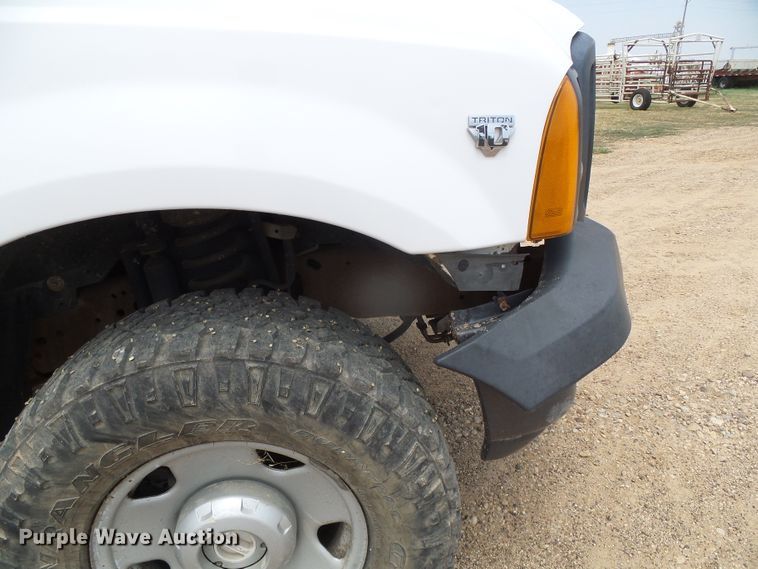 image for item DC5065 2007 Ford F250 Super Duty XL SuperCab flatbed pickup truck