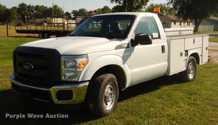 image for item DC8682 2013 Ford F250 Super Duty  utility bed pickup truck