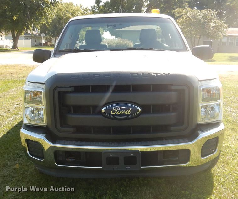 image for item DC8682 2013 Ford F250 Super Duty  utility bed pickup truck