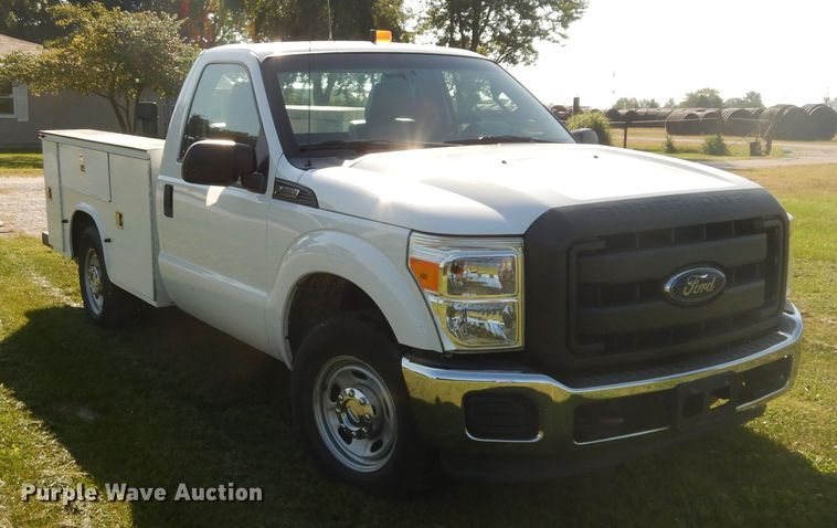 image for item DC8682 2013 Ford F250 Super Duty  utility bed pickup truck