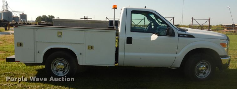 image for item DC8682 2013 Ford F250 Super Duty  utility bed pickup truck