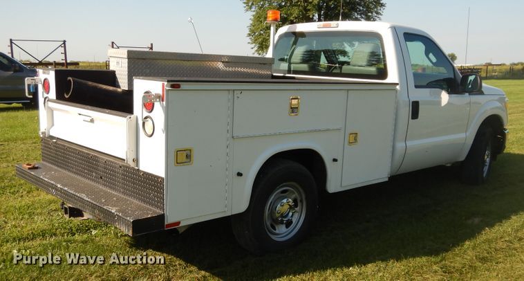 image for item DC8682 2013 Ford F250 Super Duty  utility bed pickup truck