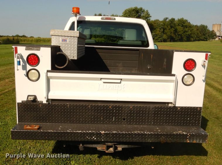 image for item DC8682 2013 Ford F250 Super Duty  utility bed pickup truck