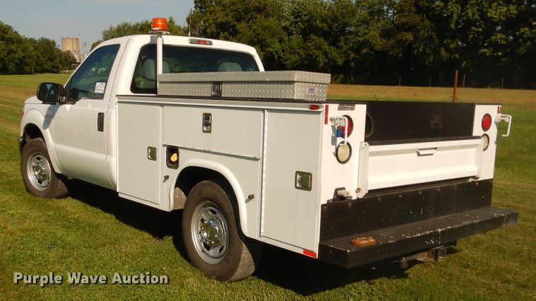 image for item DC8682 2013 Ford F250 Super Duty  utility bed pickup truck