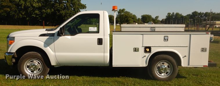 image for item DC8682 2013 Ford F250 Super Duty  utility bed pickup truck