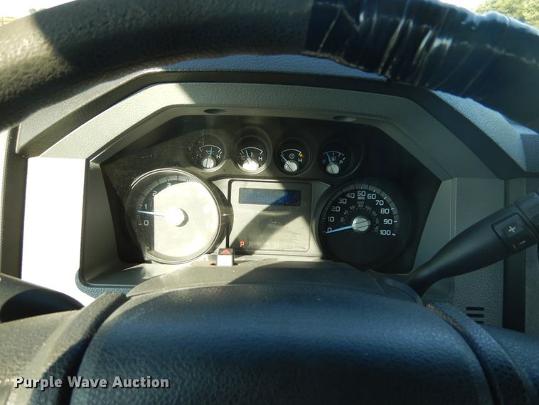 image for item DC8682 2013 Ford F250 Super Duty  utility bed pickup truck