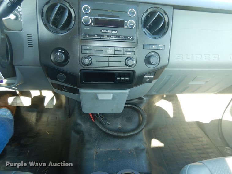 image for item DC8682 2013 Ford F250 Super Duty  utility bed pickup truck