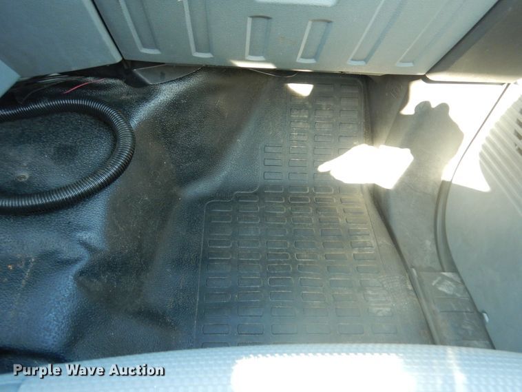 image for item DC8682 2013 Ford F250 Super Duty  utility bed pickup truck