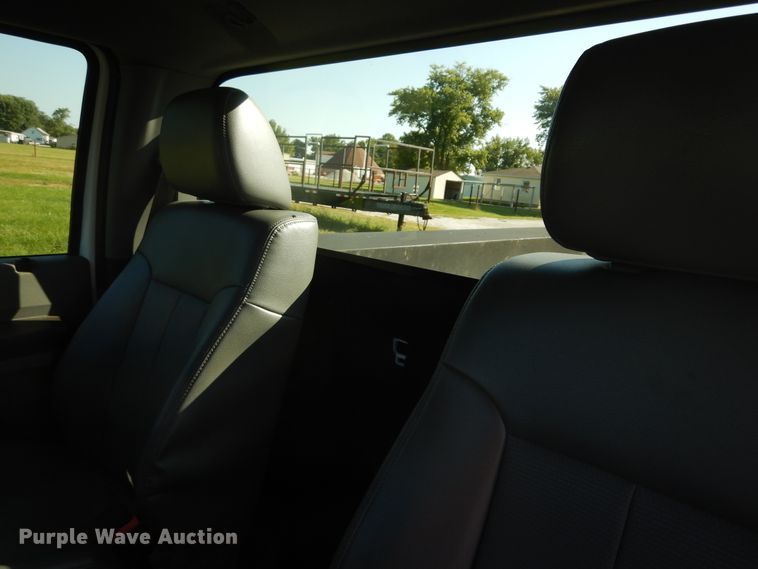 image for item DC8682 2013 Ford F250 Super Duty  utility bed pickup truck