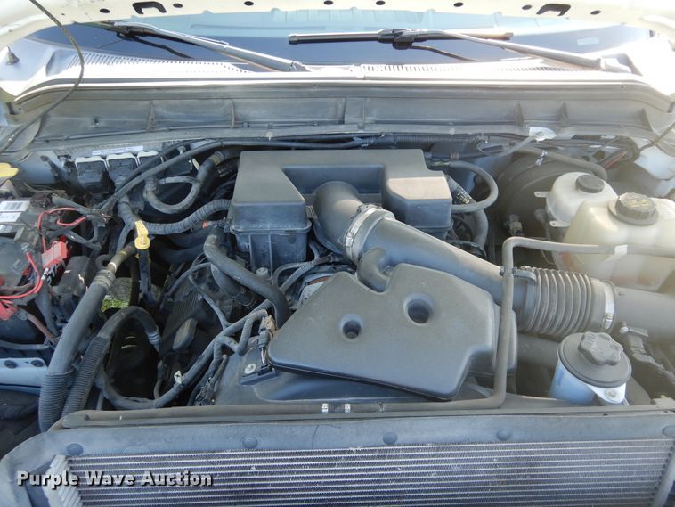 image for item DC8682 2013 Ford F250 Super Duty  utility bed pickup truck