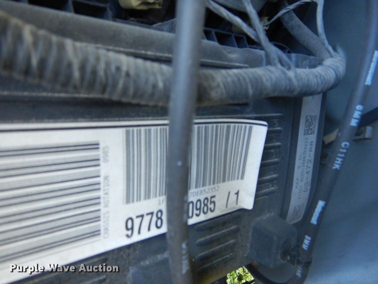 image for item DC8682 2013 Ford F250 Super Duty  utility bed pickup truck