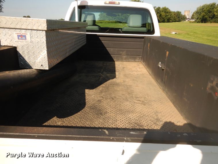 image for item DC8682 2013 Ford F250 Super Duty  utility bed pickup truck