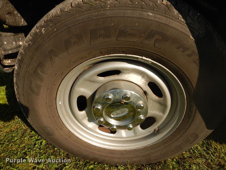 image for item DC8682 2013 Ford F250 Super Duty  utility bed pickup truck