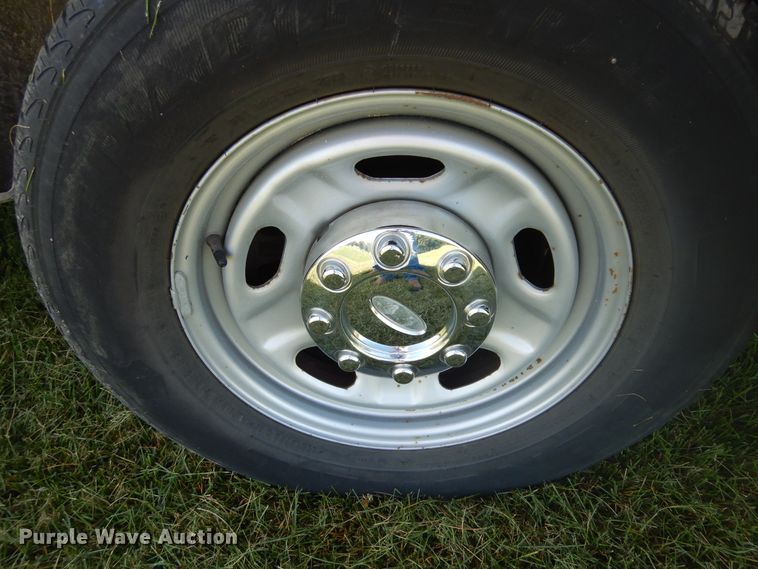 image for item DC8682 2013 Ford F250 Super Duty  utility bed pickup truck