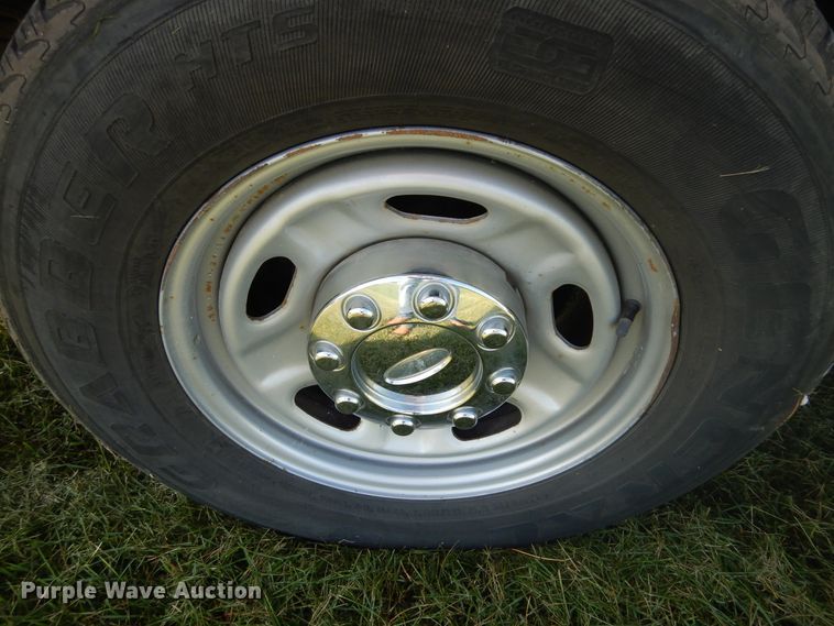 image for item DC8682 2013 Ford F250 Super Duty  utility bed pickup truck