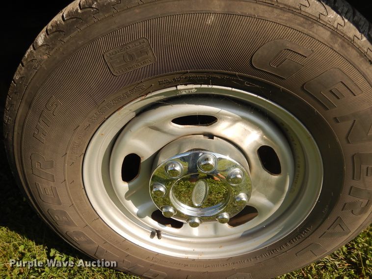 image for item DC8682 2013 Ford F250 Super Duty  utility bed pickup truck