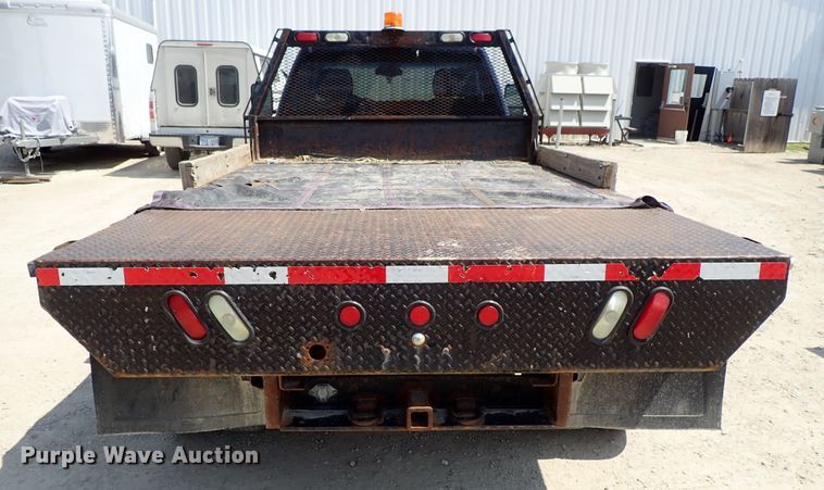 image for item DE0954 2007 Chevrolet Silverado 3500 flatbed pickup truck