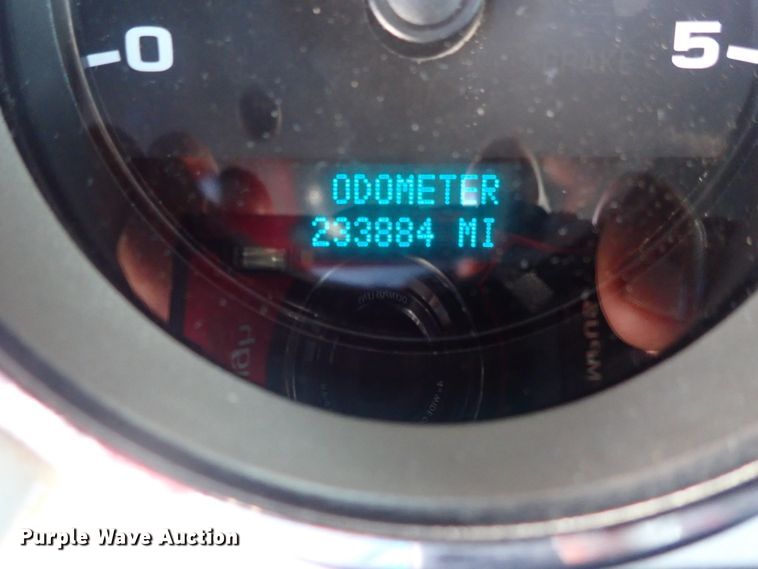 image for item DE0954 2007 Chevrolet Silverado 3500 flatbed pickup truck