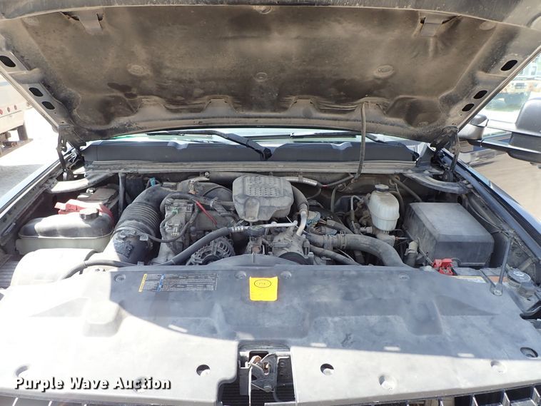 image for item DE0954 2007 Chevrolet Silverado 3500 flatbed pickup truck