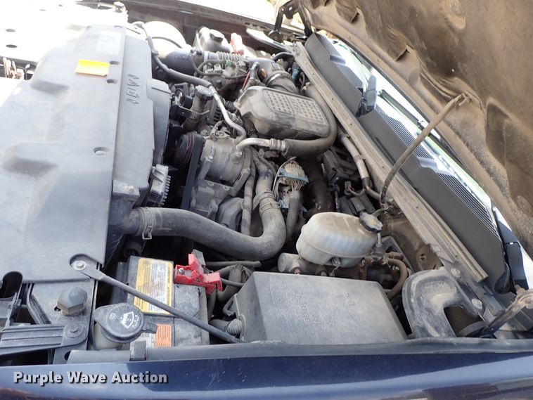 image for item DE0954 2007 Chevrolet Silverado 3500 flatbed pickup truck