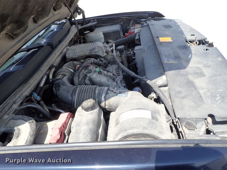 image for item DE0954 2007 Chevrolet Silverado 3500 flatbed pickup truck