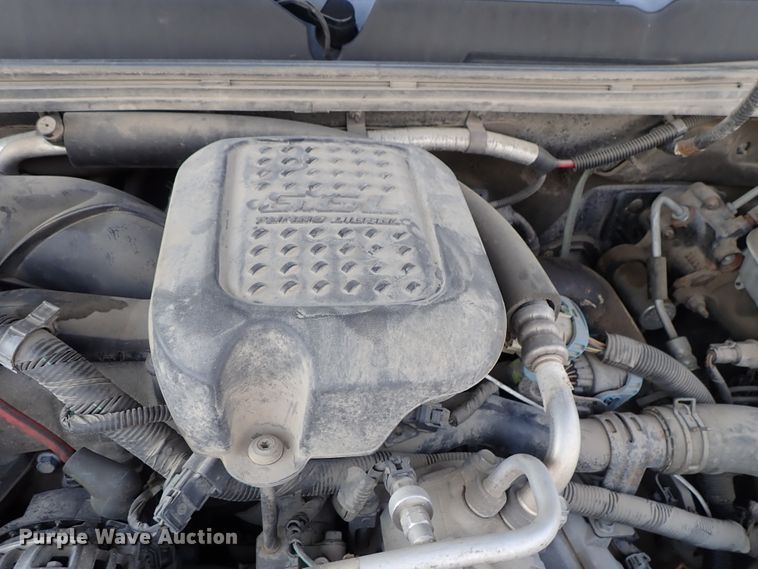 image for item DE0954 2007 Chevrolet Silverado 3500 flatbed pickup truck