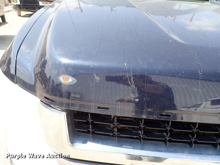 image for item DE0954 2007 Chevrolet Silverado 3500 flatbed pickup truck