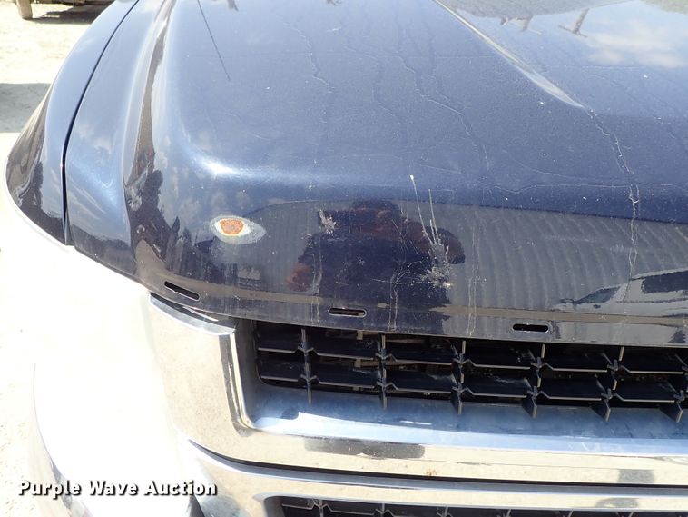 image for item DE0954 2007 Chevrolet Silverado 3500 flatbed pickup truck