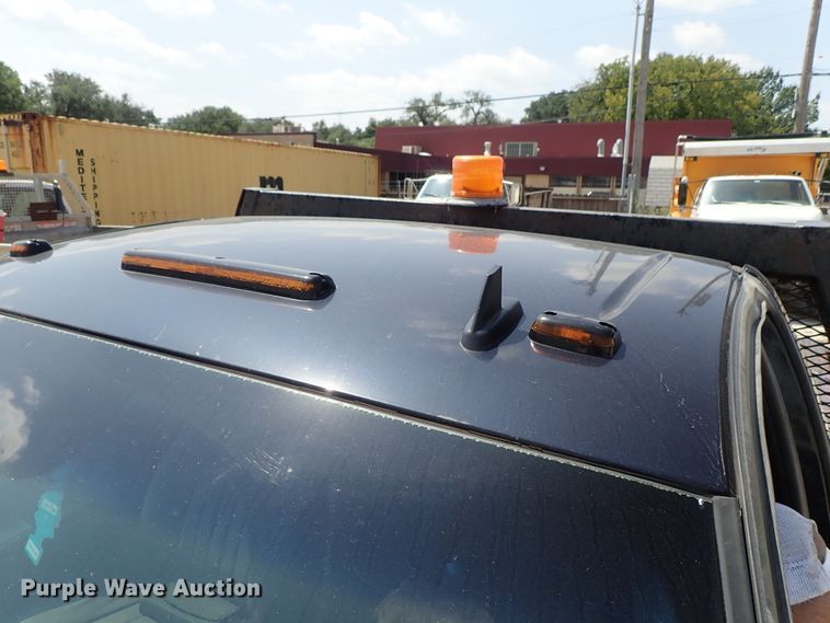 image for item DE0954 2007 Chevrolet Silverado 3500 flatbed pickup truck