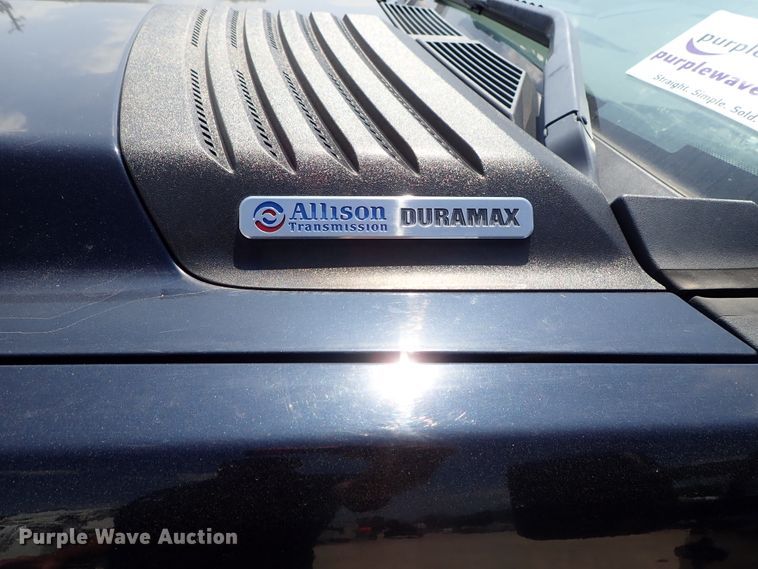 image for item DE0954 2007 Chevrolet Silverado 3500 flatbed pickup truck