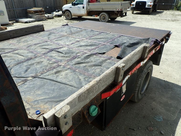 image for item DE0954 2007 Chevrolet Silverado 3500 flatbed pickup truck