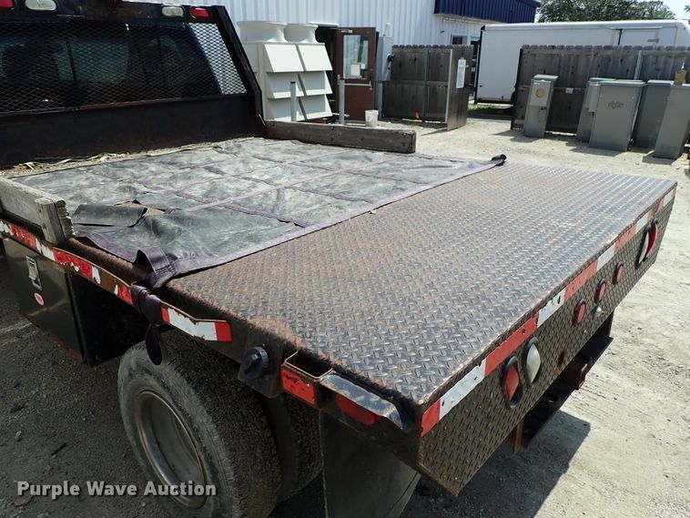 image for item DE0954 2007 Chevrolet Silverado 3500 flatbed pickup truck